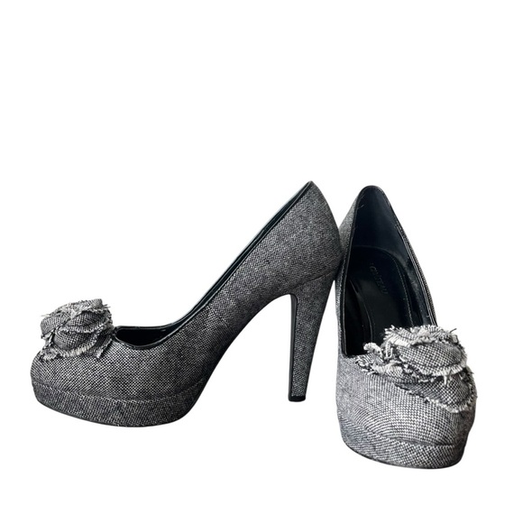 Le Chateau tweed platform heels gray black bouclé flower accent high heel 4” - Picture 4 of 12